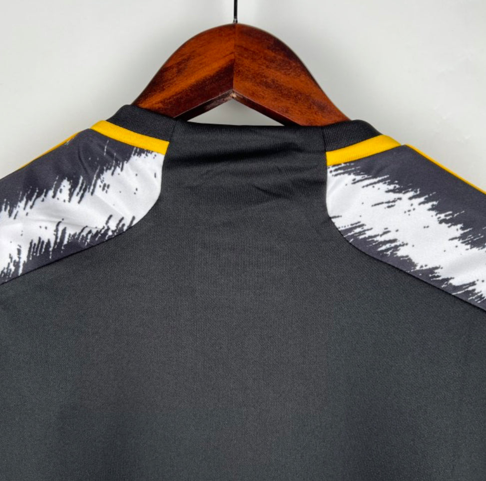 Juventus 23/24 home