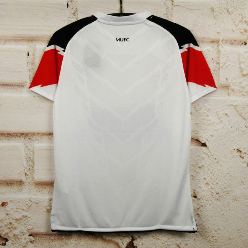 Manchester United 10/11 Retro Away